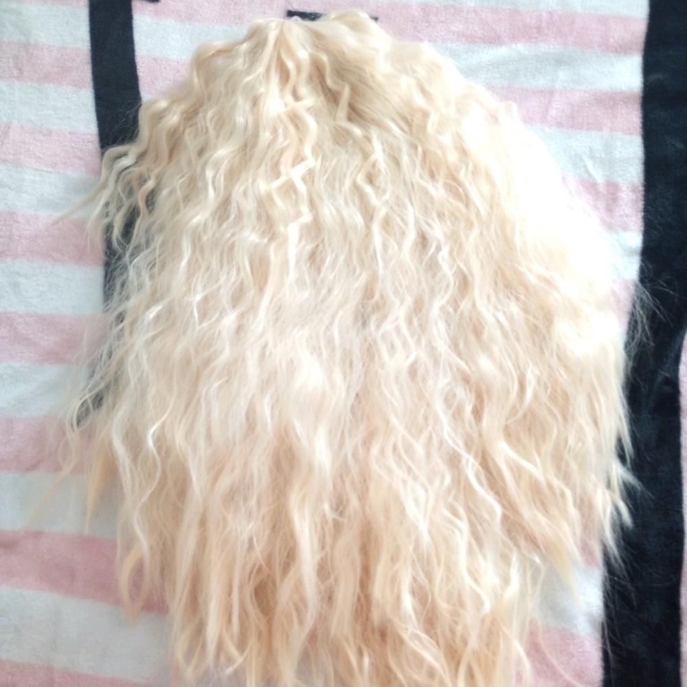 24in Synthetic Light Blonde Wig